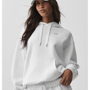ALO Yoga White Accolade  Pullover Hoodie
